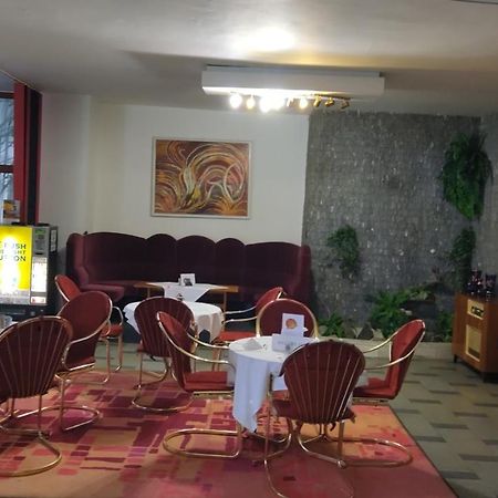Hotel Apollo Valašské Meziříčí Eksteriør bilde