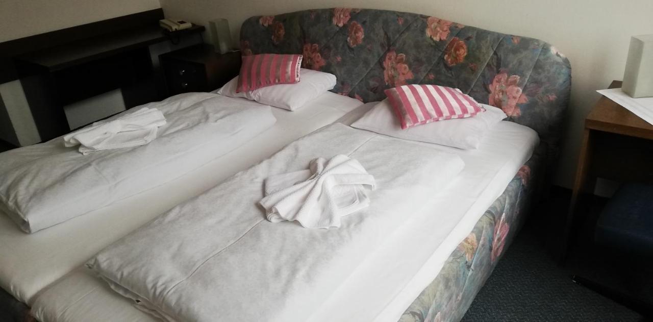 Hotel Apollo Valašské Meziříčí Eksteriør bilde